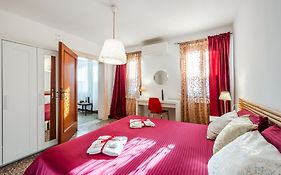 Queen Home Carlotta